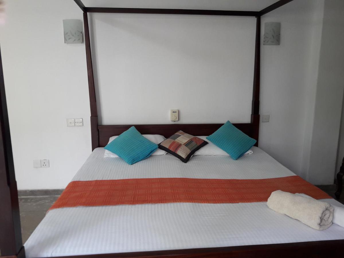 Sea Front Hikkaduwa Appartement Buitenkant foto