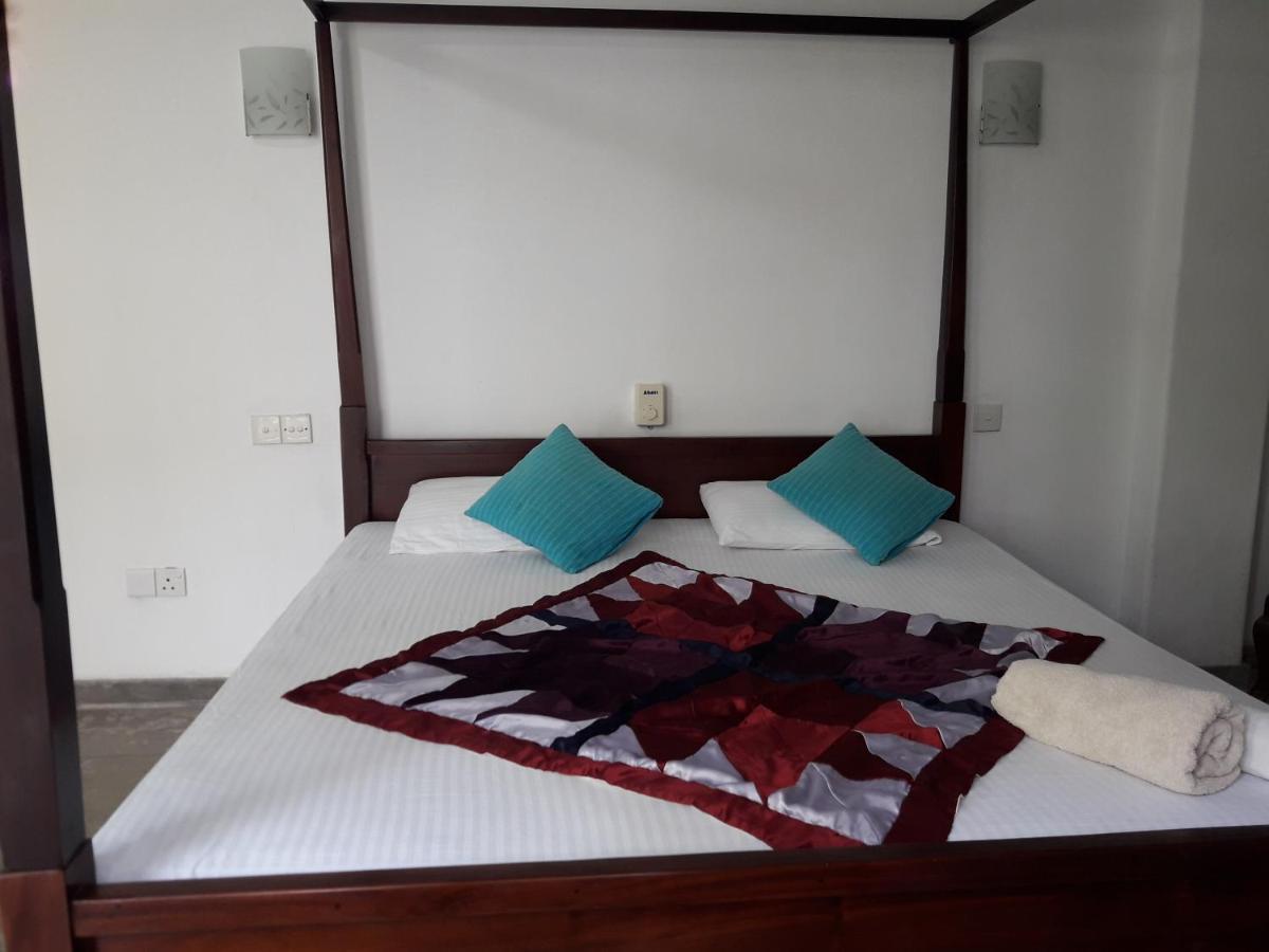 Sea Front Hikkaduwa Appartement Buitenkant foto
