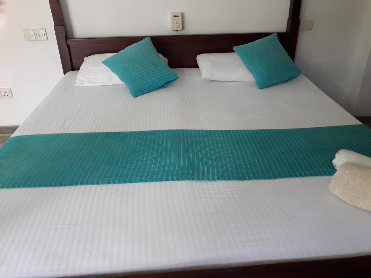 Sea Front Hikkaduwa Appartement Buitenkant foto