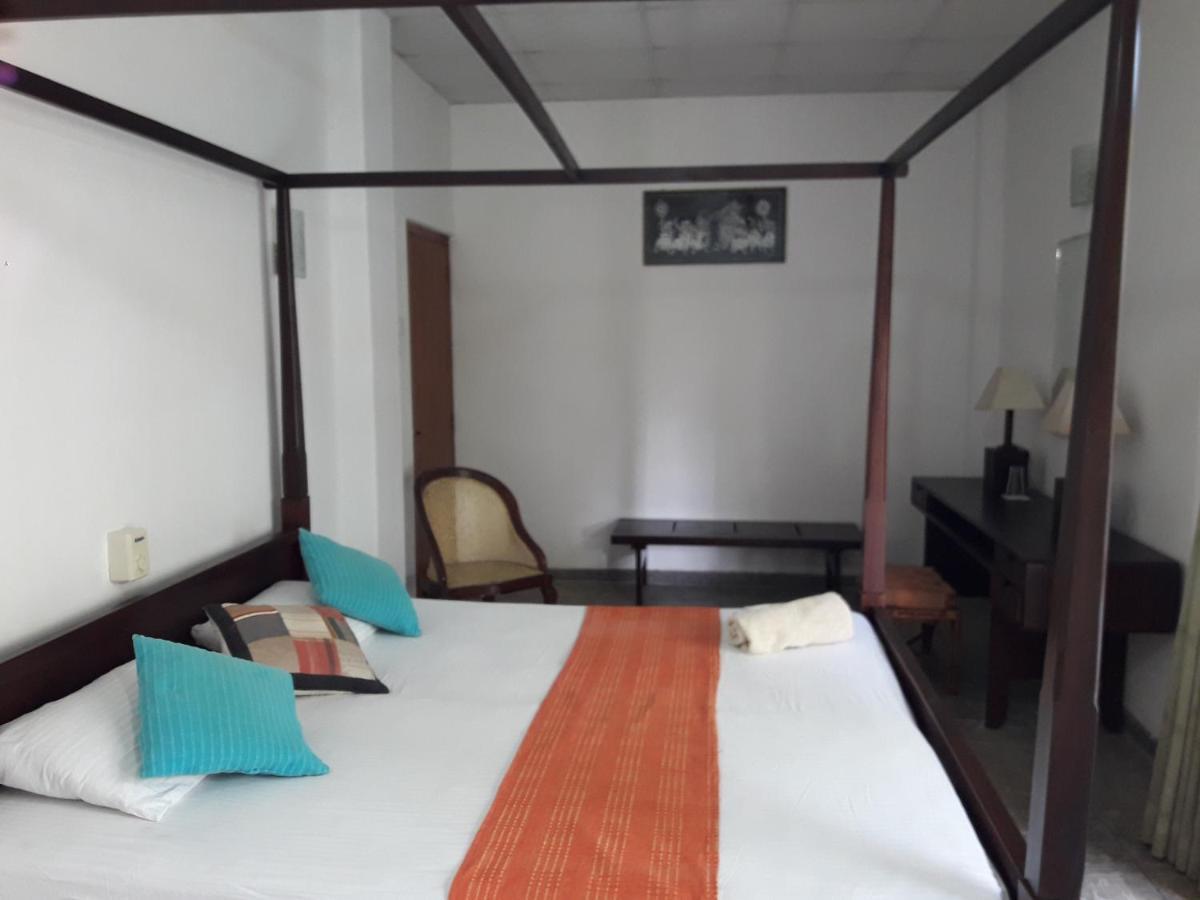 Sea Front Hikkaduwa Appartement Buitenkant foto